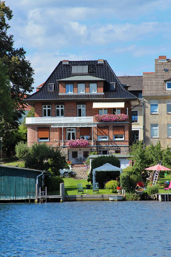 Haus mit Gartenblick